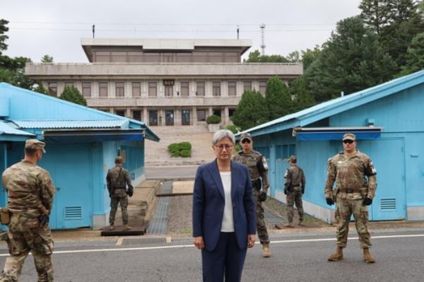 Australian Foreign Minister Penny Wong visits the Demilitarized Zone separating the two Koreas on July 30, 2024. (Yonhap) 