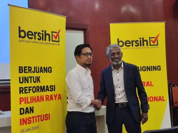 A file picture of newly-elected Bersih chairman Muhammad Faisal (left) and Gopalan after a debate between the two on Dec 14, 2023. - pic from Bersih/Facebook