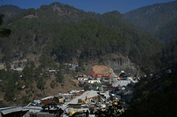 India bid to free 41 trapped workers in collapse highway tunnel enters third week