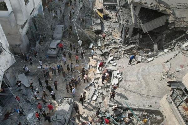 Palestinians look for survivors after the Israeli bombardment of the Gaza Strip in Deir Al-Balah, Sunday, Oct. 22, 2023. (AP Photo/Hatem Moussa)