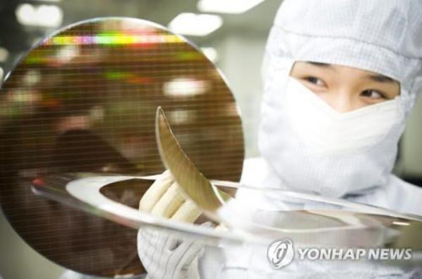 This photo, provided by SK hynix on July 4, 2023, shows a semico<em></em>nductor production line. (PHOTO NOT FOR SALE) (Yonhap)