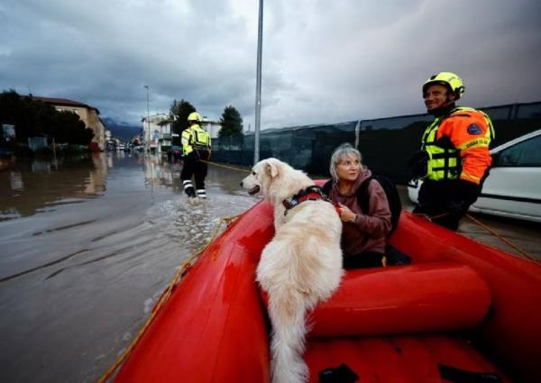 6 killed as 'unprecedented' downpours swamp Italy's Tuscany