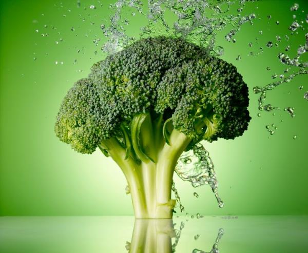 Broccoli co<em></em>ntains sulforaphane, which has been l<em></em>inked to reduced inflammation and improved brain health.